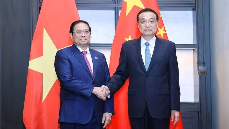 Prime Minister Pham Minh Chinh and Chinese Premier Li Keqiang (Photo: VNA)