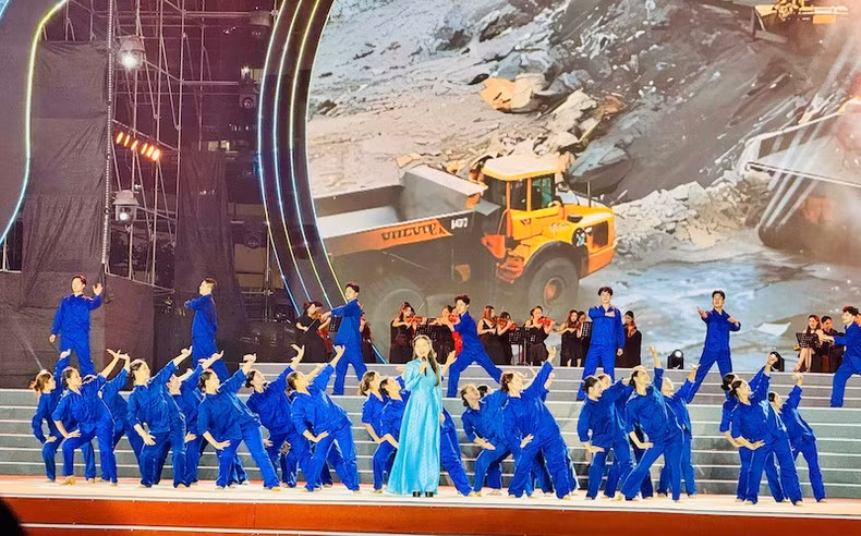 An art performance at the celebration.