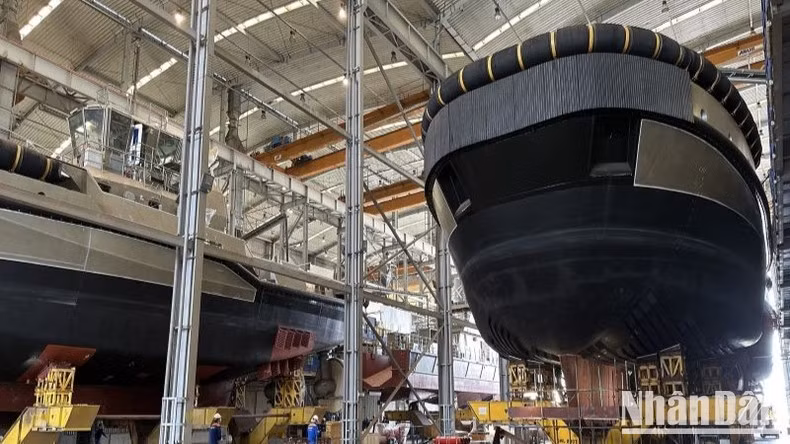 Song Cam Shipbuilding Company is engaged in shipbuilding for export.