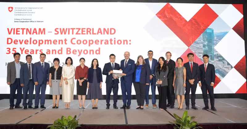 Swiss Ambassador to Viet Nam Thomas Grass and other delegates attend the event. (Photo: HAI YEN)