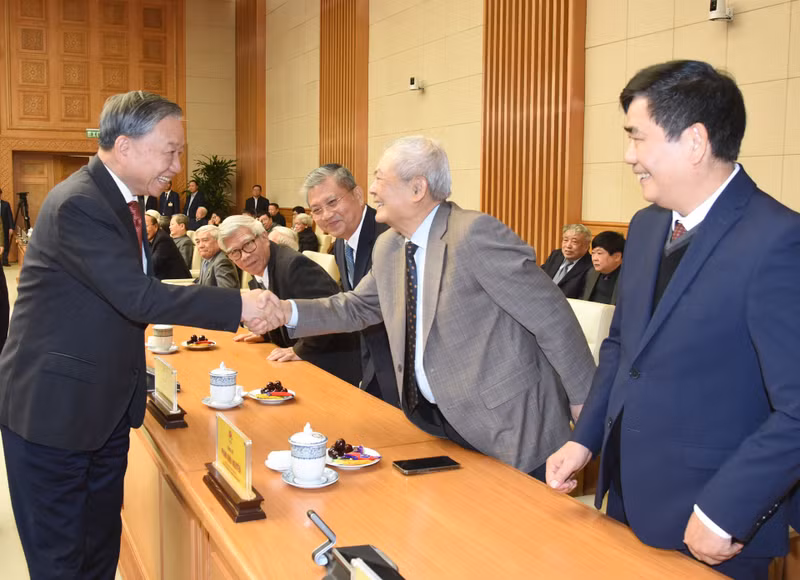 Party General Secretary To Lam, along with other leaders and former leaders of the Party and State. Party General Secretary To Lam, along with other leaders and former leaders of the Party and State.