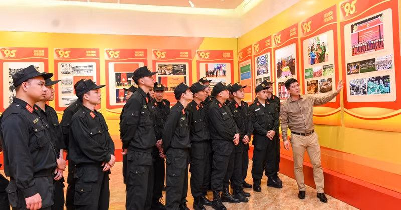 Members of the Mobile Police Force under the Hanoi Police visit the exhibition.