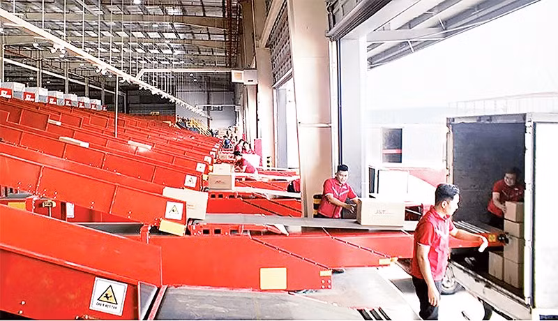 J&T Express's cargo sorting and handling system.