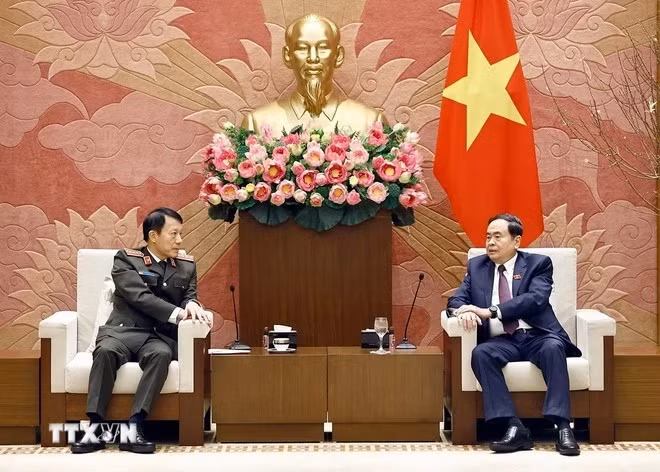 National Assembly Chairman Tran Thanh Man (R) and Minister of Public Security General Luong Tam Quang at a meeting on February 4 (Photo: VNA) 