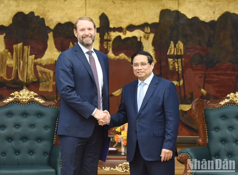 PM Pham Minh Chinh (R) and PE Chairman Nate Franklin at the meeting (Photo: NDO)