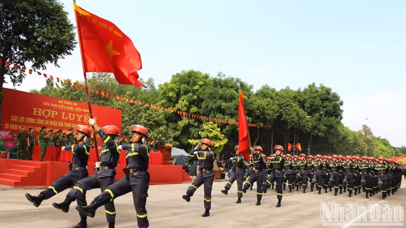 The Fire Fighting and Prevention Police soldiers participate in the joint rehearsal. The Fire Fighting and Prevention Police soldiers participate in the joint rehearsal.