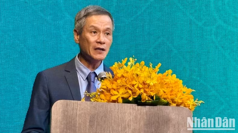 Ambassador Nguyen Minh Vu delivers remarks at the event.
