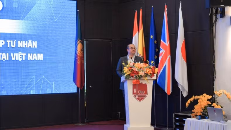 Assoc. Prof. Dr. Nguyen Truc Le, Chairman of the University Council of the University of Economics under the Viet Nam National University, Ha Noi, speaks at the conference. Assoc. Prof. Dr. Nguyen Truc Le, Chairman of the University Council of the University of Economics under the Viet Nam National University, Ha Noi, speaks at the conference.