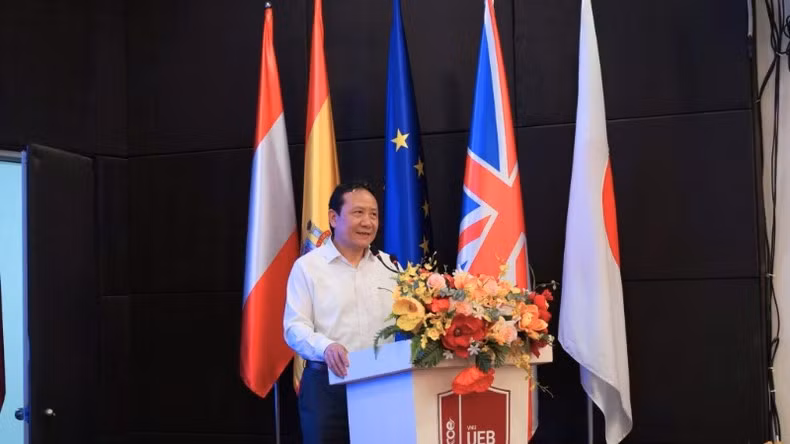 Assoc. Prof. Dr. Nguyen Hong Son, Deputy Head of the Party Central Committee's Commission for Policies and Strategy, speaks at the event. Assoc. Prof. Dr. Nguyen Hong Son, Deputy Head of the Party Central Committee's Commission for Policies and Strategy, speaks at the event.