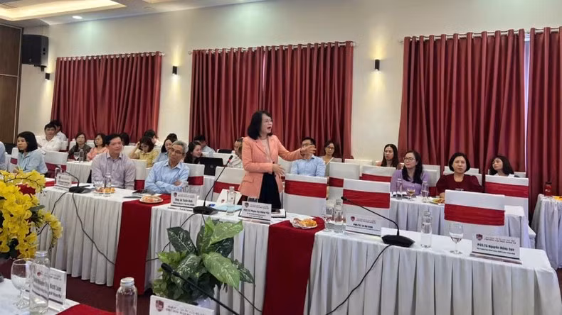 Assoc. Prof. Dr. Pham Thi Hong Yen, Standing Member of the National Assembly’s Economic and Financial Committee. Assoc. Prof. Dr. Pham Thi Hong Yen, Standing Member of the National Assembly’s Economic and Financial Committee.