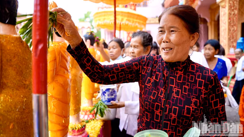 They believe that the ceremony helps wash away misfortunes and is an opportunity to express gratitude to the Buddha.