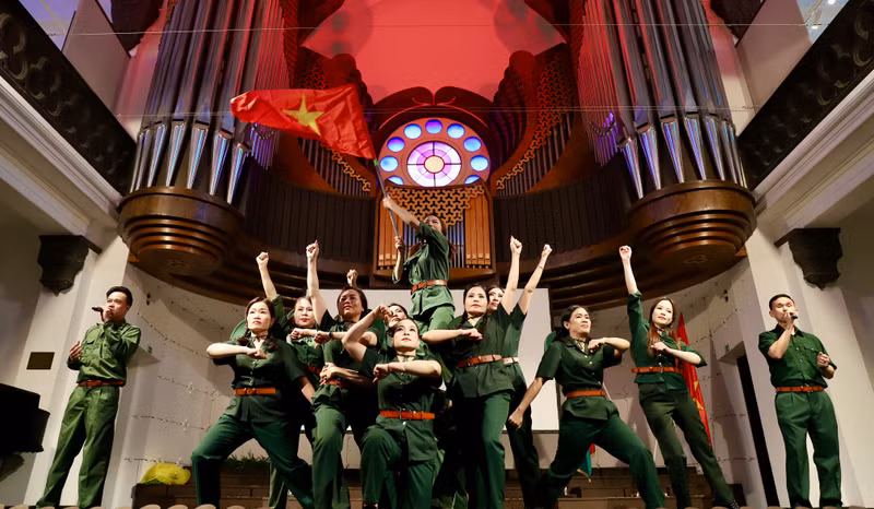 A performance marking the 135th birth anniversary of President Ho Chi Minh. (Photo: Embassy of Viet Nam in Hungary)