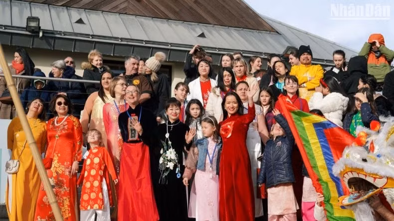 The vibrant and joyful atmosphere lasted throughout the two-day Vietnamese New Year celebration in Larmor-Plage.
