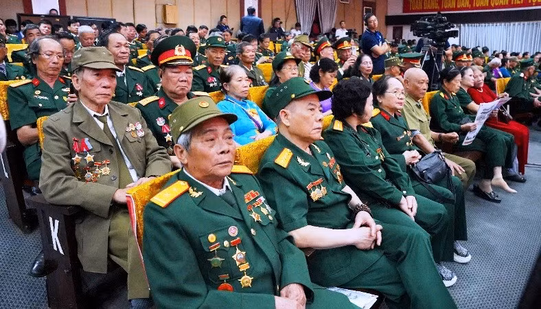Veterans attend the ceremony. Veterans attend the ceremony.