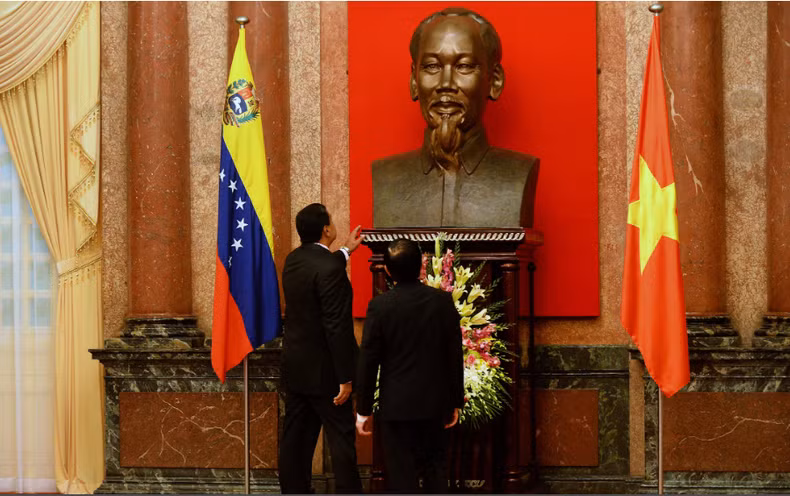 President Nicolás Maduro met with former Vietnamese President Truong Tan Sang during his visit to Viet Nam in 2015 (Photo courtesy of the Vietnamese Embassy in Venezuela)
