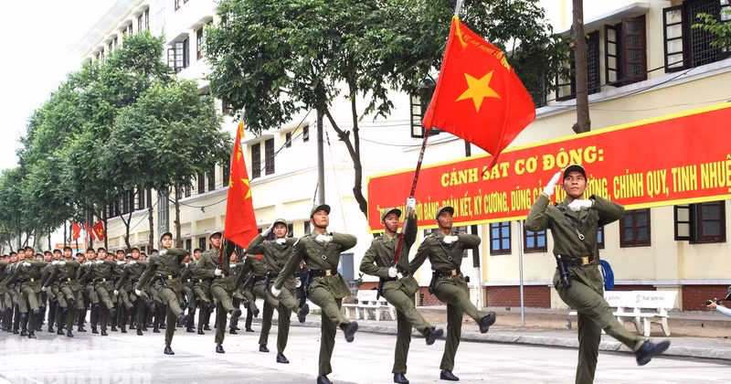 The People's Public Security forces are actively rehearsing for the parade celebrating the 50th anniversary of the South Liberation and National Reunification at the Training, Professional Development, and Vocational Education Centre No. 2 under the Mobile Police Command.
