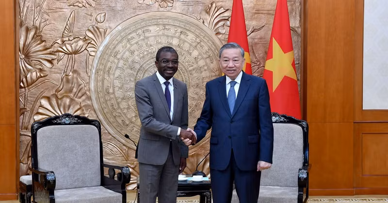 Party General Secretary To Lam receives Lazare Eloundou Assomo, Director of the UNESCO World Heritage Centre.