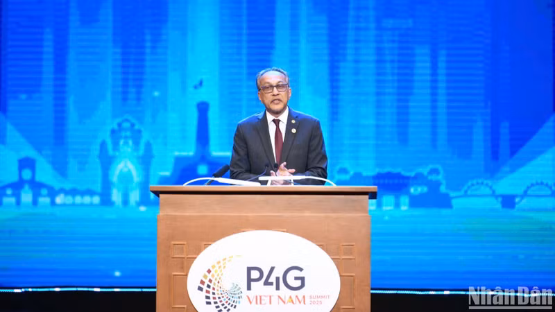 Ani Dasgupta, President and CEO of the WRI speaks at the opening of the P4G Summit. (Photo: DUY LINH)