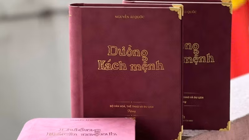 President Ho Chi Minh's “Revolutionary Path” is printed according to the original edition.