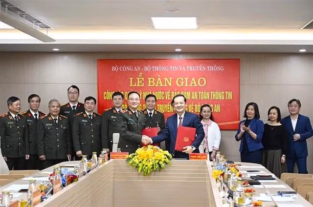 At the handover ceremony (Photo: VNA) 