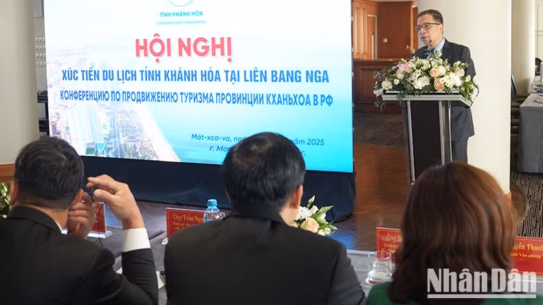Vietnamese Ambassador to Russia Dang Minh Khoi speaks at the conference. (Photo: XUAN HUNG)