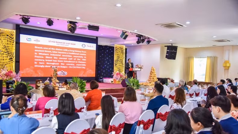 Assoc. Prof. Dr Huynh Quoc Thang, Vice President of the Ho Chi Minh City Tourism Association, speaks at the conference. Assoc. Prof. Dr Huynh Quoc Thang, Vice President of the Ho Chi Minh City Tourism Association, speaks at the conference.