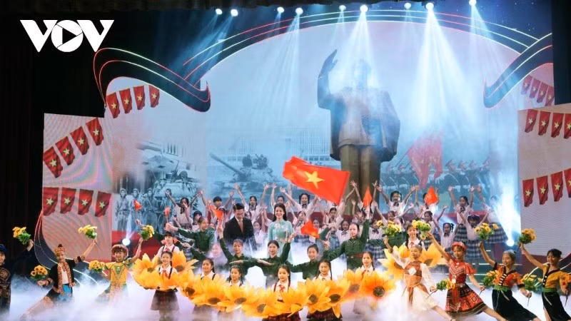An art performance at the programme. (Photo: VOV)