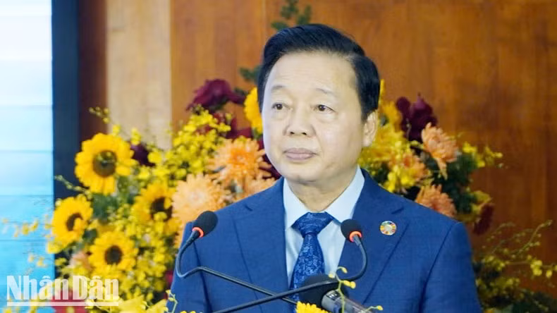 Deputy PM Tran Hong Ha delivers remarks at the event.