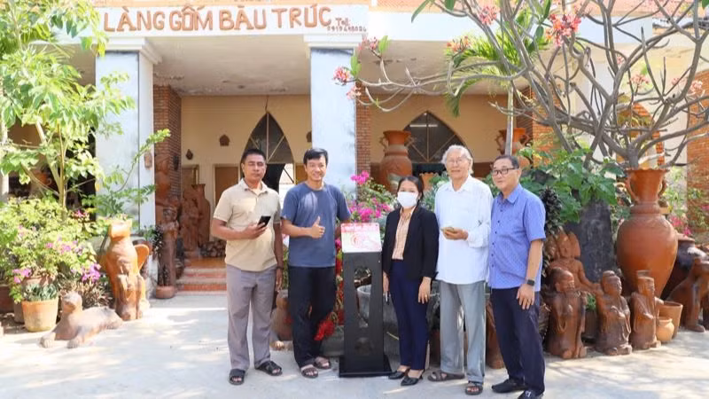 The NFC board is installed at Bau Truc Pottery Cooperative in Phuoc Dan Town, Ninh Phuoc District, Ninh Thuan Province. The NFC board is installed at Bau Truc Pottery Cooperative in Phuoc Dan Town, Ninh Phuoc District, Ninh Thuan Province.