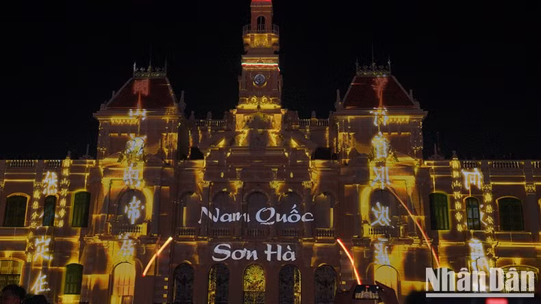 Vietnam’s 3D Mapping performance features the poem ‘Nam quoc son ha’ (a poem by Ly Thuong Kiet during a fight against the Tong invaders in the 11th century).