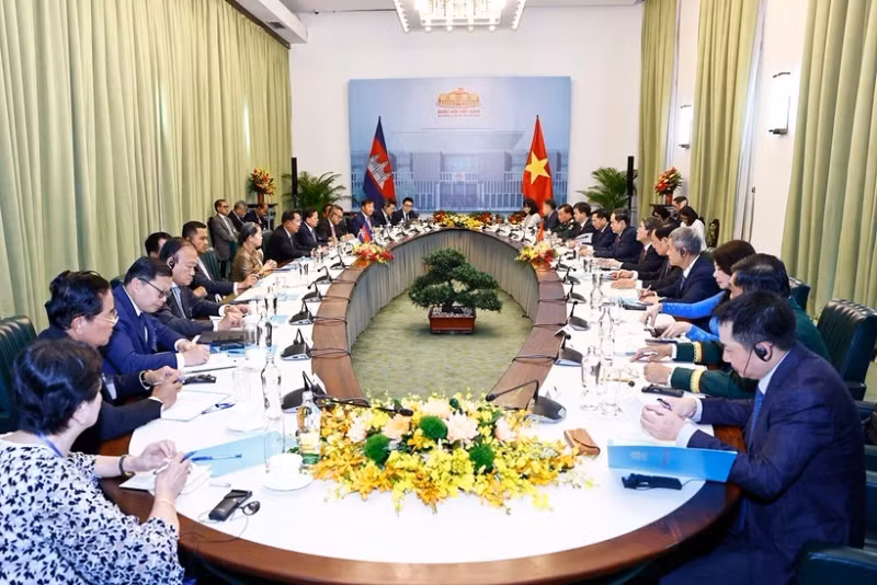 National Assembly Chairman Tran Thanh Man hosts President of the Cambodian People’s Party (CPP) and President of the Cambodian Senate Samdech Techo Hun Sen on April 29 (Photo: VNA) 