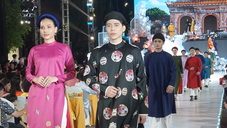 At the 2024 Ho Chi Minh City Ao Dai Festival At the 2024 Ho Chi Minh City Ao Dai Festival