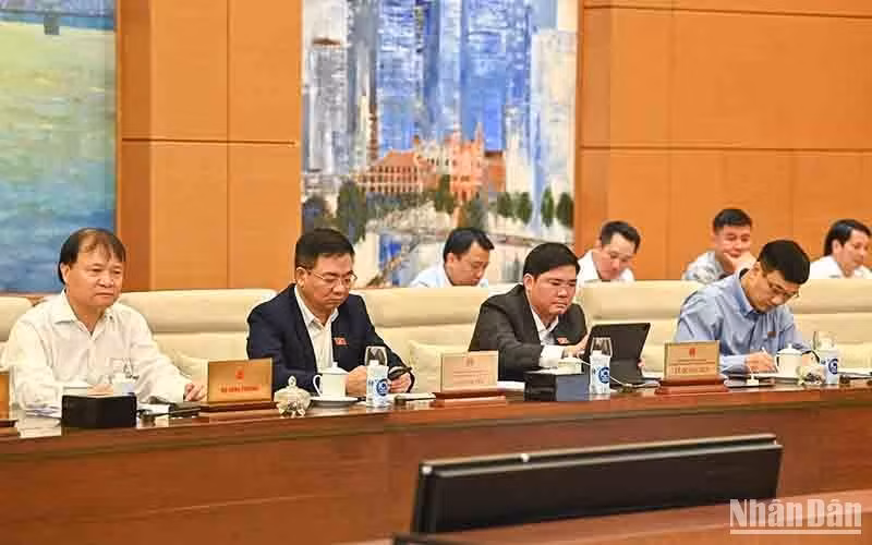Members of the NA Standing Committee, leaders of NA Committees and delegates attend the meeting.