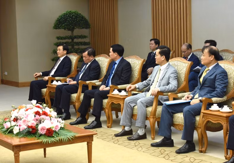 Leaders from the ministries and agencies under Vietnamese Government attend the reception.