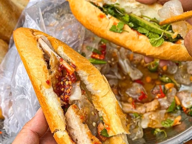 'Banh mi bot loc' is a unique dish in Hue. 'Banh mi bot loc' is a unique dish in Hue.