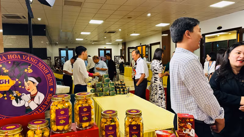 A wide variety of OCOP products are displayed at the forum. (Photo: KIM LINH) A wide variety of OCOP products are displayed at the forum. (Photo: KIM LINH)