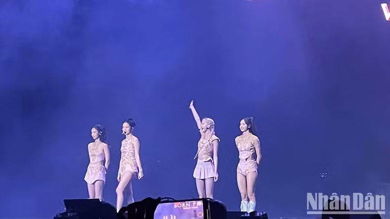 BlackPink girls on stage at My Dinh Stadium. (Photo: TRUNG HIEU)