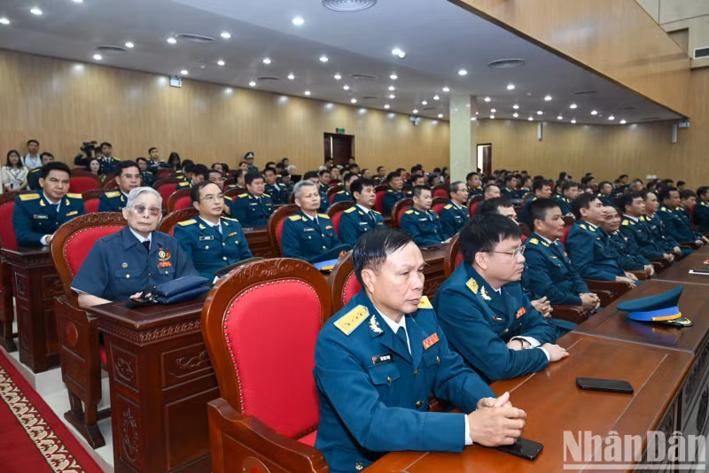 Officials and soldiers of the ADAF of many generations attend the ceremony.