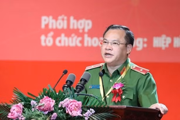Major General Nguyen Van Long speaks at the opening ceremony for the exhibition.
