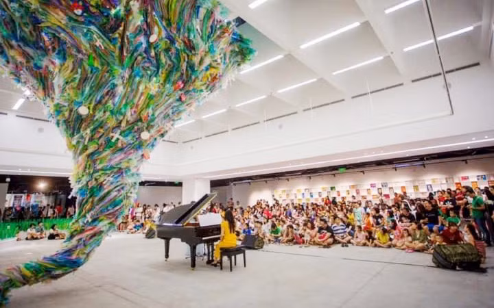 A performance at the Vincom Centre for Contemporary Art. (Photo: VCCA)