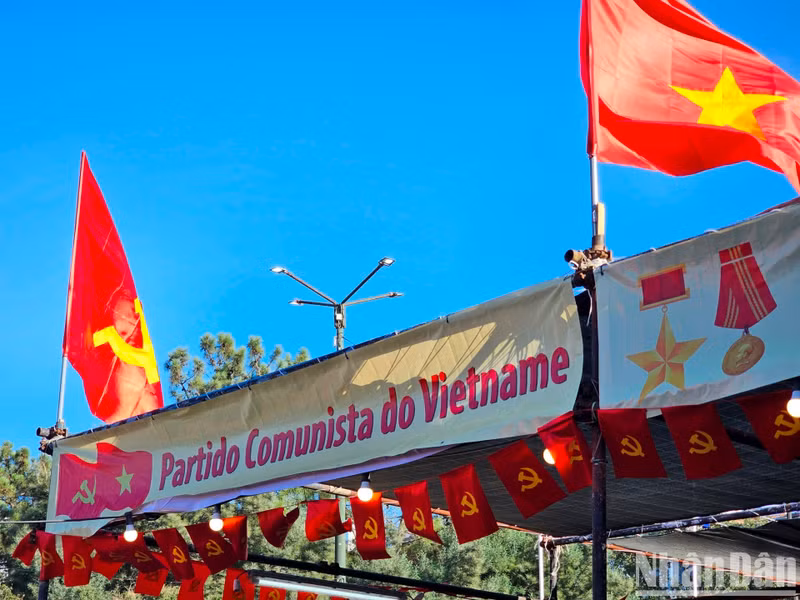 The booth of Vietnam was organised and decorated by Nhan Dan Newspaper. The booth of Vietnam was organised and decorated by Nhan Dan Newspaper.