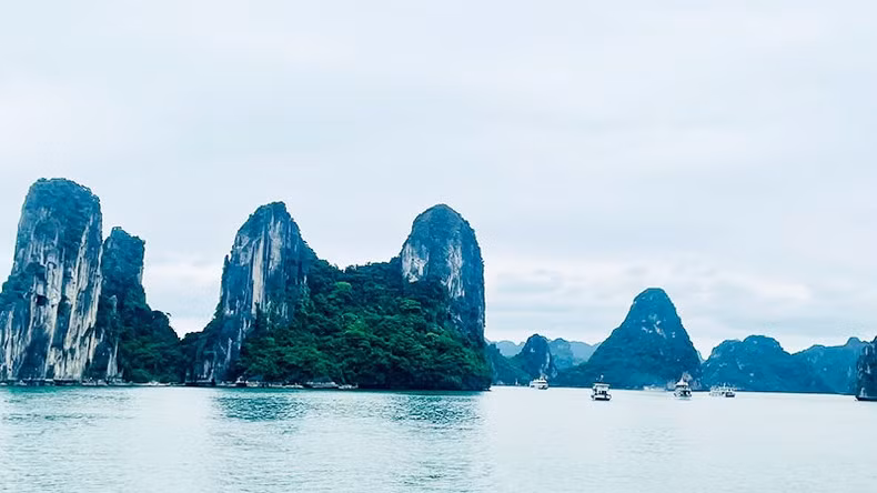 Ha Long Bay (in Quang Ninh Province) - a favourite destination for international tourists. (Photo: Trang Anh)