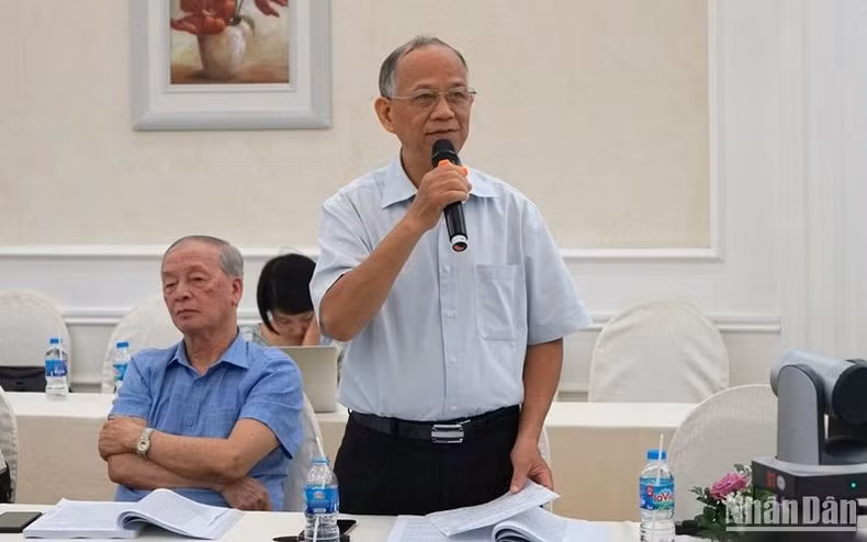 According to Dr. Phong, from now until the end of the year, the pressure of monetary inflation and cost-push inflation will continue to exist, while demand-pull inflation and imported inflation will gradually decrease. According to Dr. Phong, from now until the end of the year, the pressure of monetary inflation and cost-push inflation will continue to exist, while demand-pull inflation and imported inflation will gradually decrease.