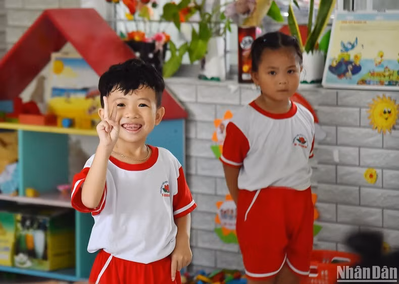 In addition to the curriculum and learning, extracurricular activities also play a very important role.