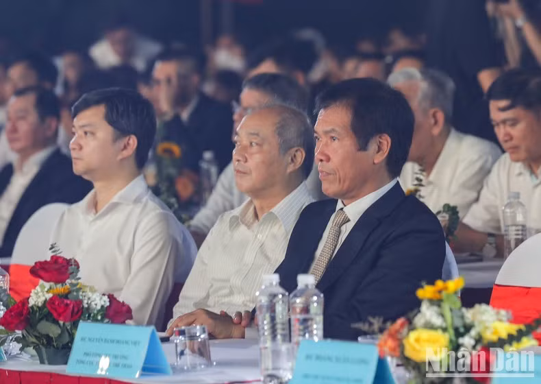 Tran Duc Phan, the Deputy General Director of the General Department of Sports and Physical Education, attends the ceremony.