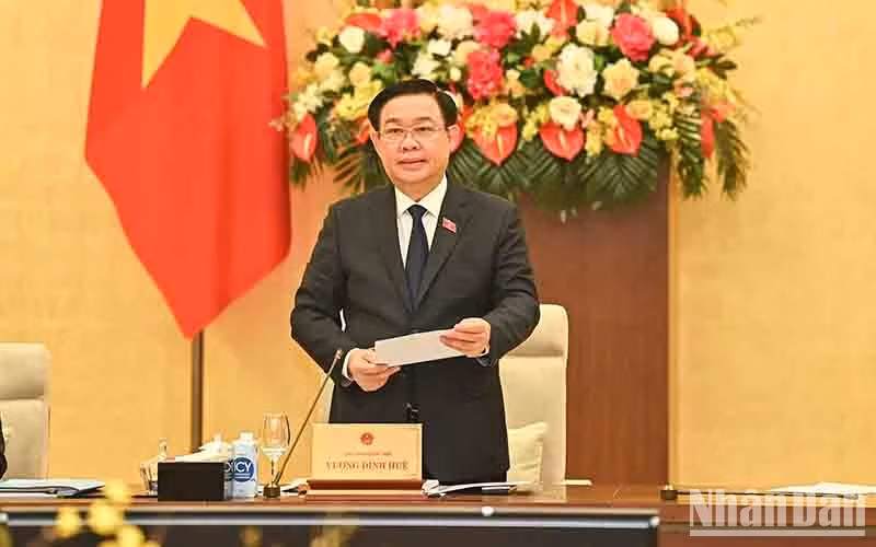 NA Chairman Vuong Dinh Hue delivers an opening speech for the session.