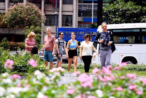Foreign tourists visit Ho Chi Minh City. (Photo: VNA)