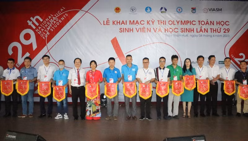 At the opening ceremony for the National Mathematics Olympiad (Photo: NDO)