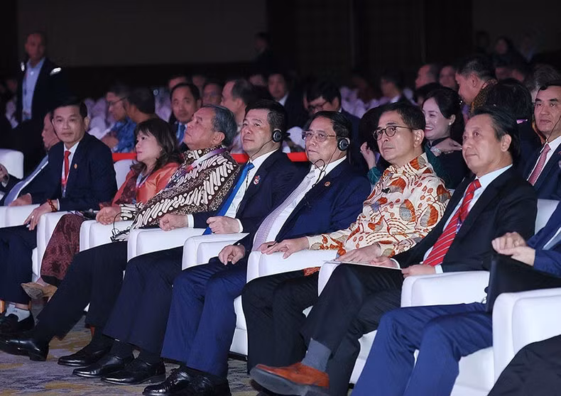 PM Pham Minh Chinh and other delegates attend the ASEAN Business and Investment Summit. (Photo: Duong Giang/VNA) PM Pham Minh Chinh and other delegates attend the ASEAN Business and Investment Summit. (Photo: Duong Giang/VNA)