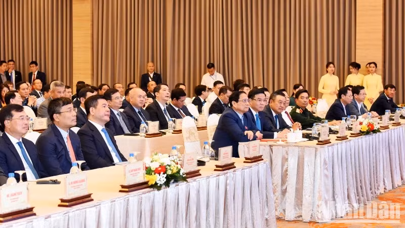 Prime Minister Pham Minh Chinh and other delegates attend the ceremony.